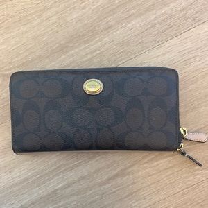 HP!🤩 Coach Wallet